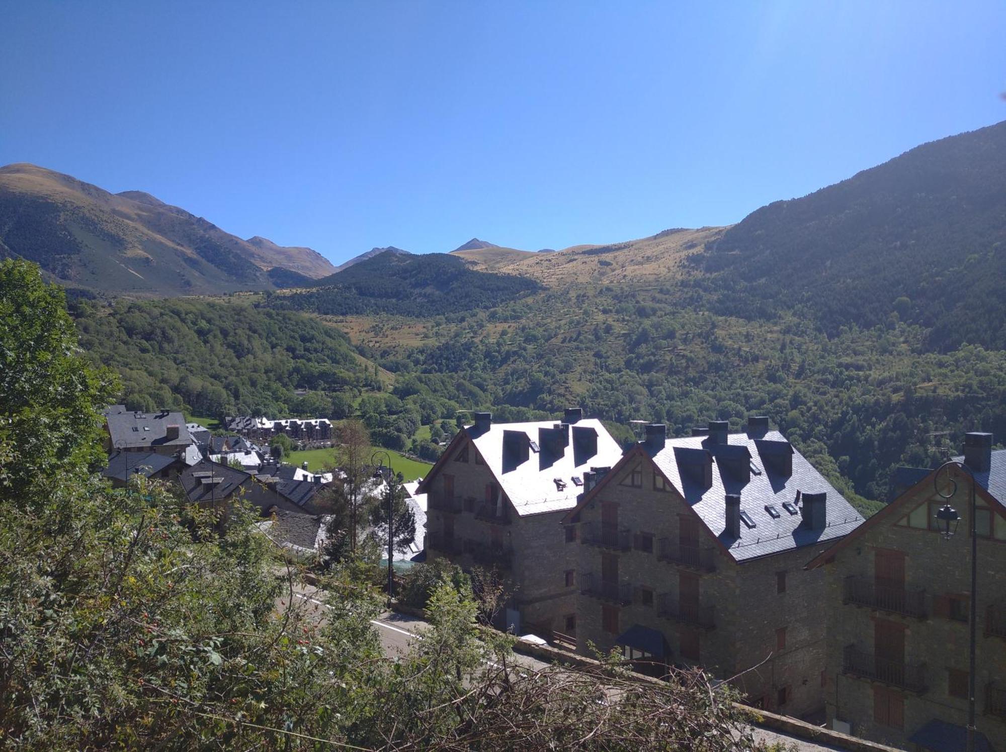 Apartamento con terraza y vistas panorámicas en Taüll Exterior foto